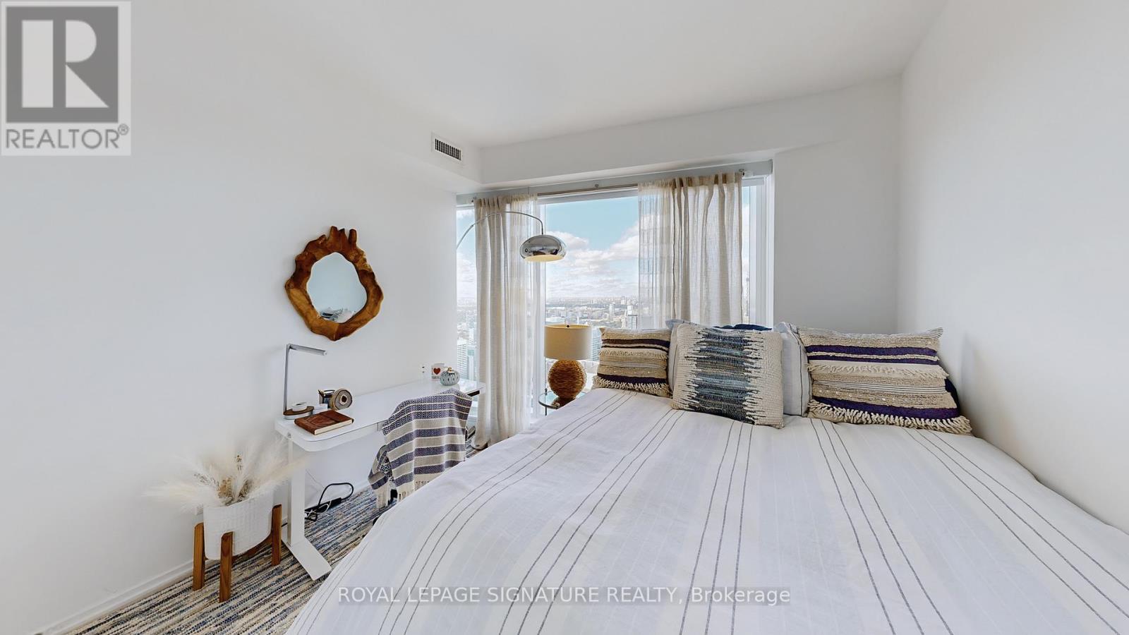 5811 - 197 Yonge Street, Toronto, Ontario  M5B 0C1 - Photo 17 - C12940484