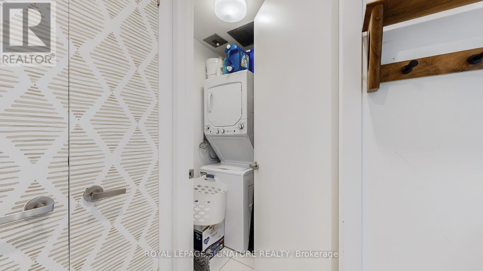 5811 - 197 Yonge Street, Toronto, Ontario  M5B 0C1 - Photo 19 - C12940484