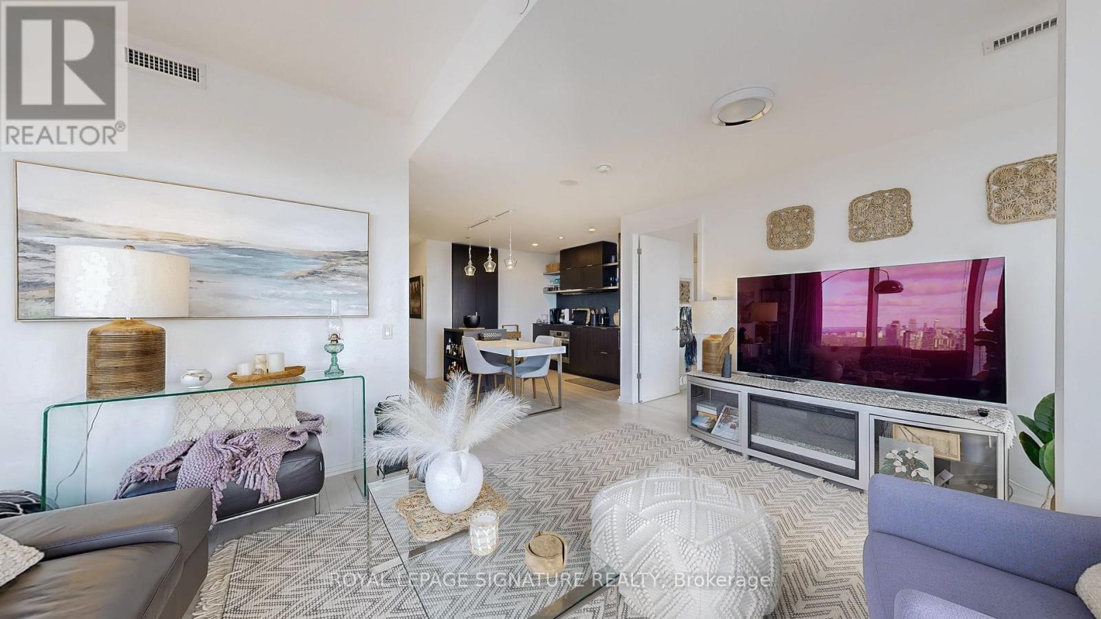 5811 - 197 Yonge Street, Toronto, Ontario  M5B 0C1 - Photo 3 - C12940484