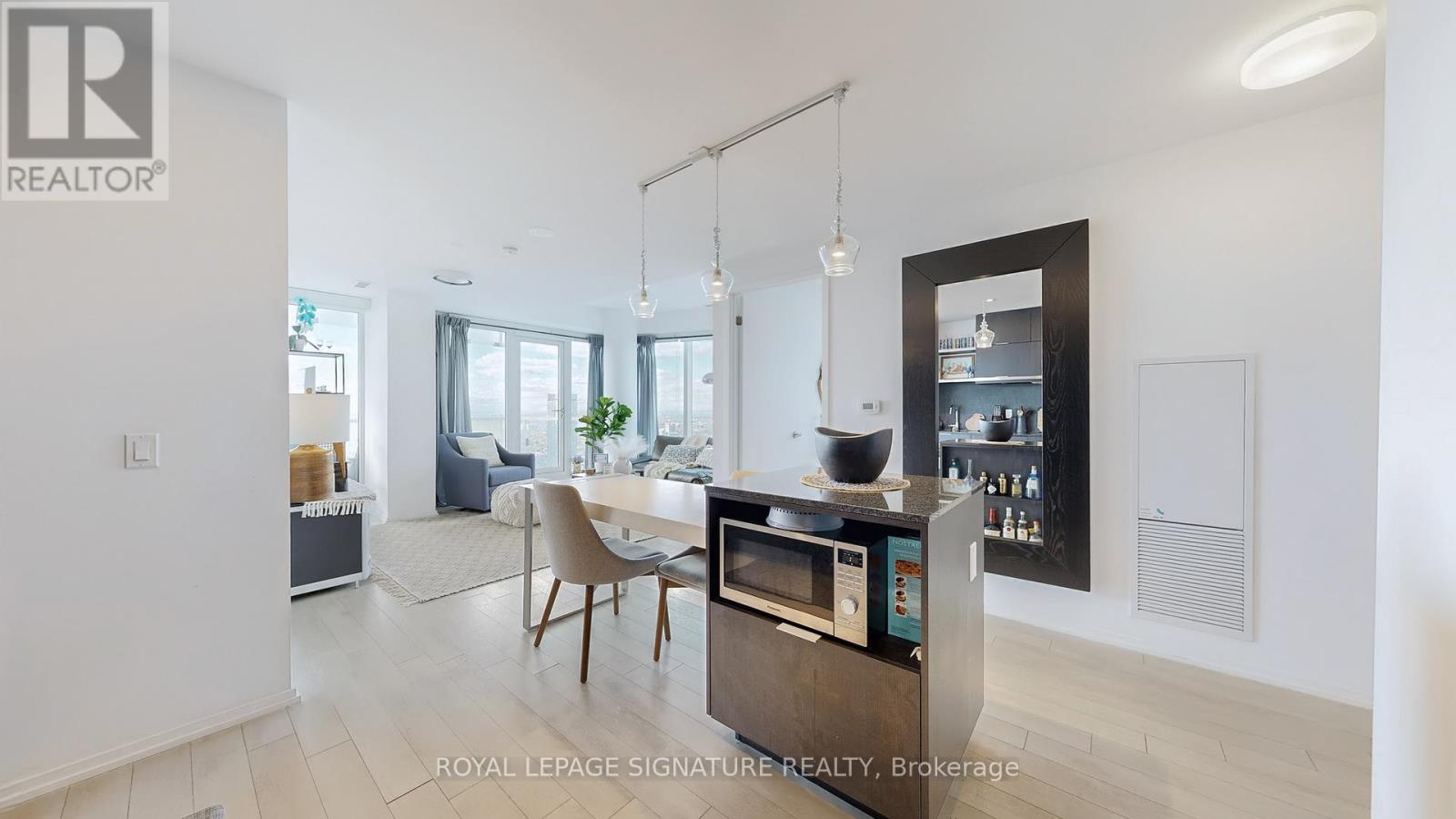 5811 - 197 Yonge Street, Toronto, Ontario  M5B 0C1 - Photo 7 - C12940484