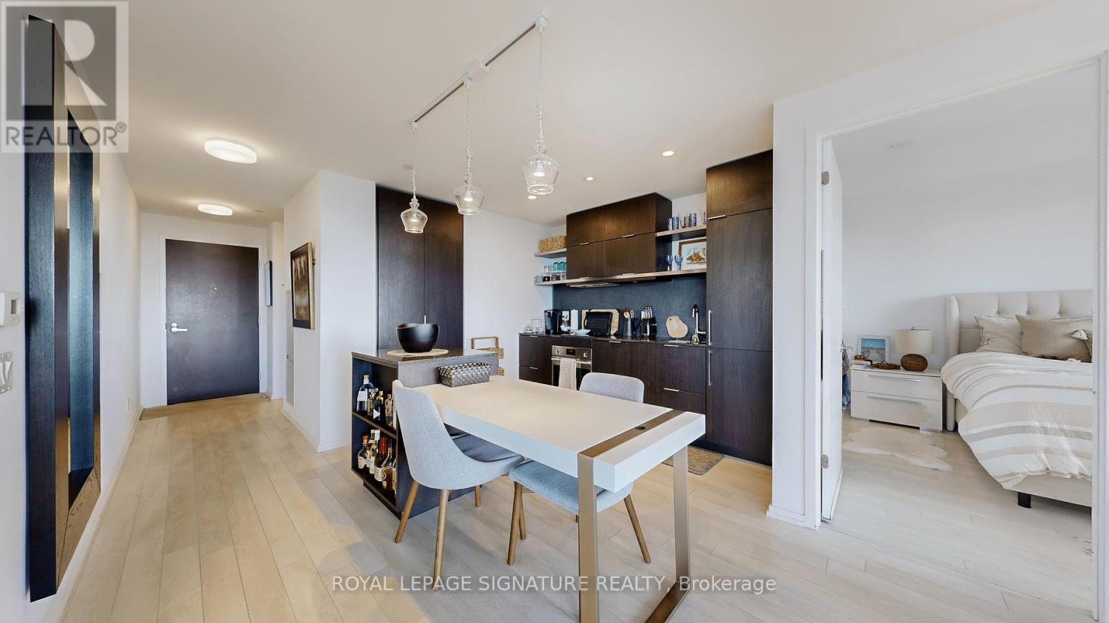 5811 - 197 Yonge Street, Toronto, Ontario  M5B 0C1 - Photo 8 - C12940484