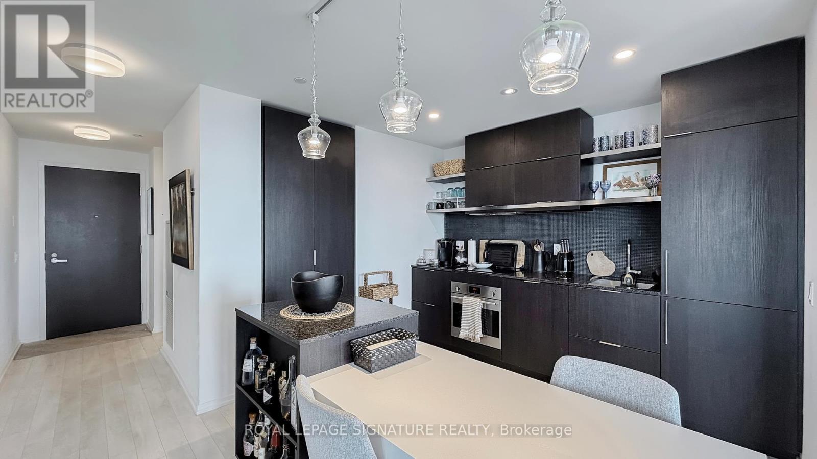 5811 - 197 Yonge Street, Toronto, Ontario  M5B 0C1 - Photo 9 - C12940484