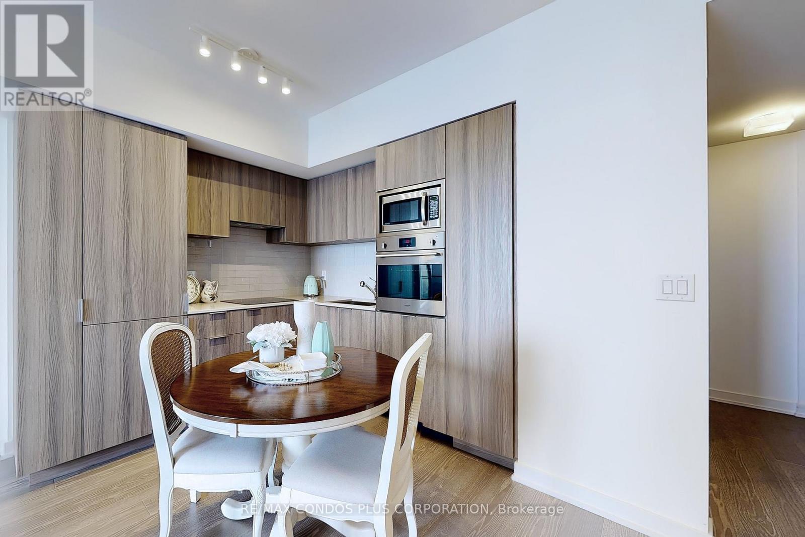 5406 - 11 Wellesley Street W, Toronto, Ontario  M4Y 0G4 - Photo 7 - C12940488