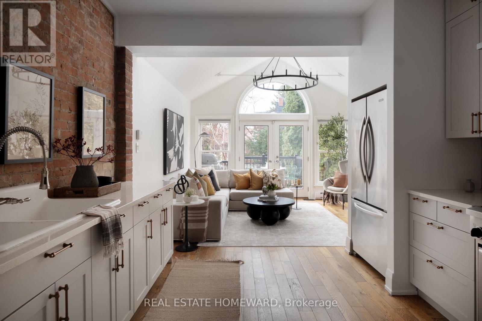 31 RIVERDALE AVENUE, Toronto, Ontario