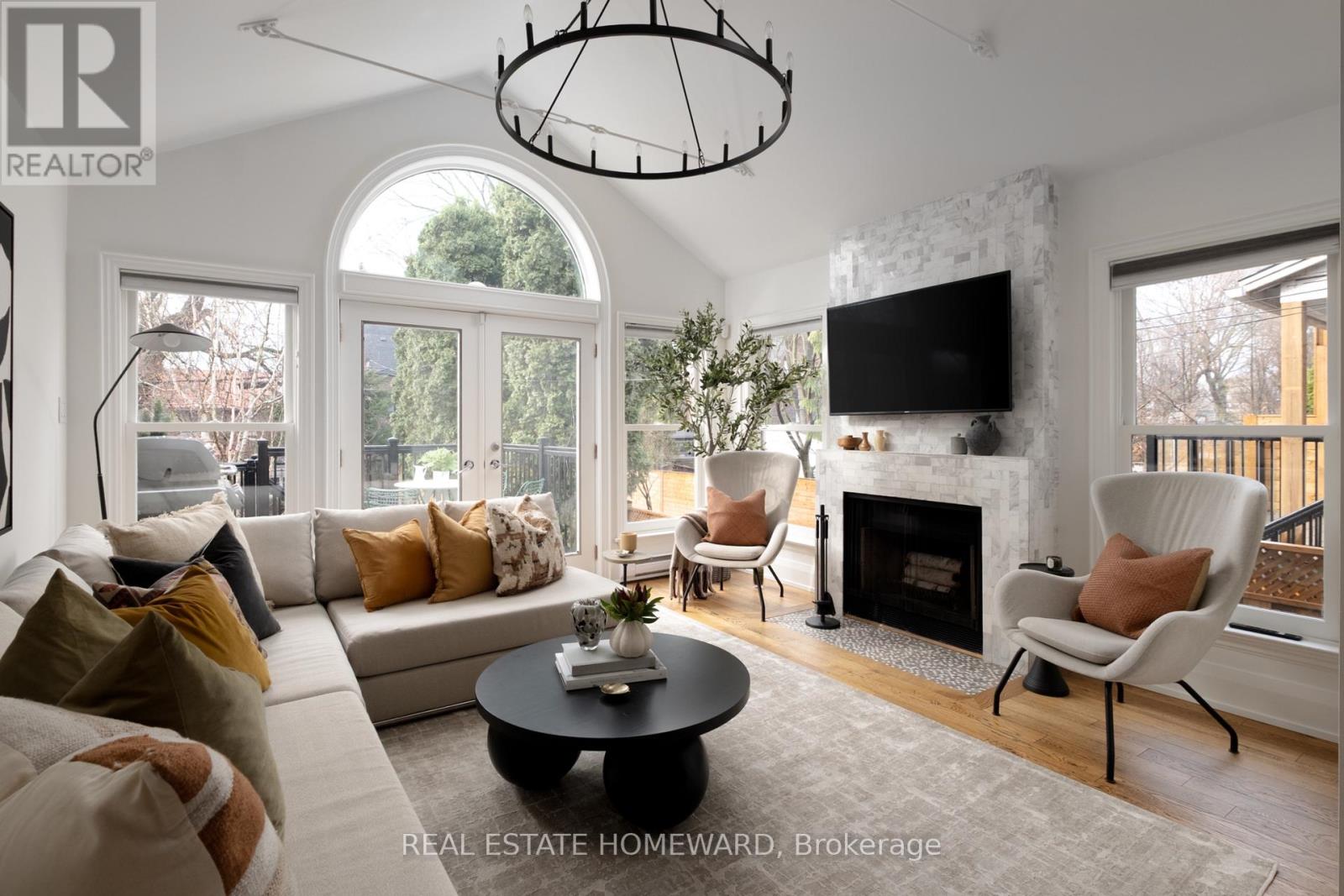 31 Riverdale Avenue, Toronto, Ontario  M4K 1C2 - Photo 11 - E12940530