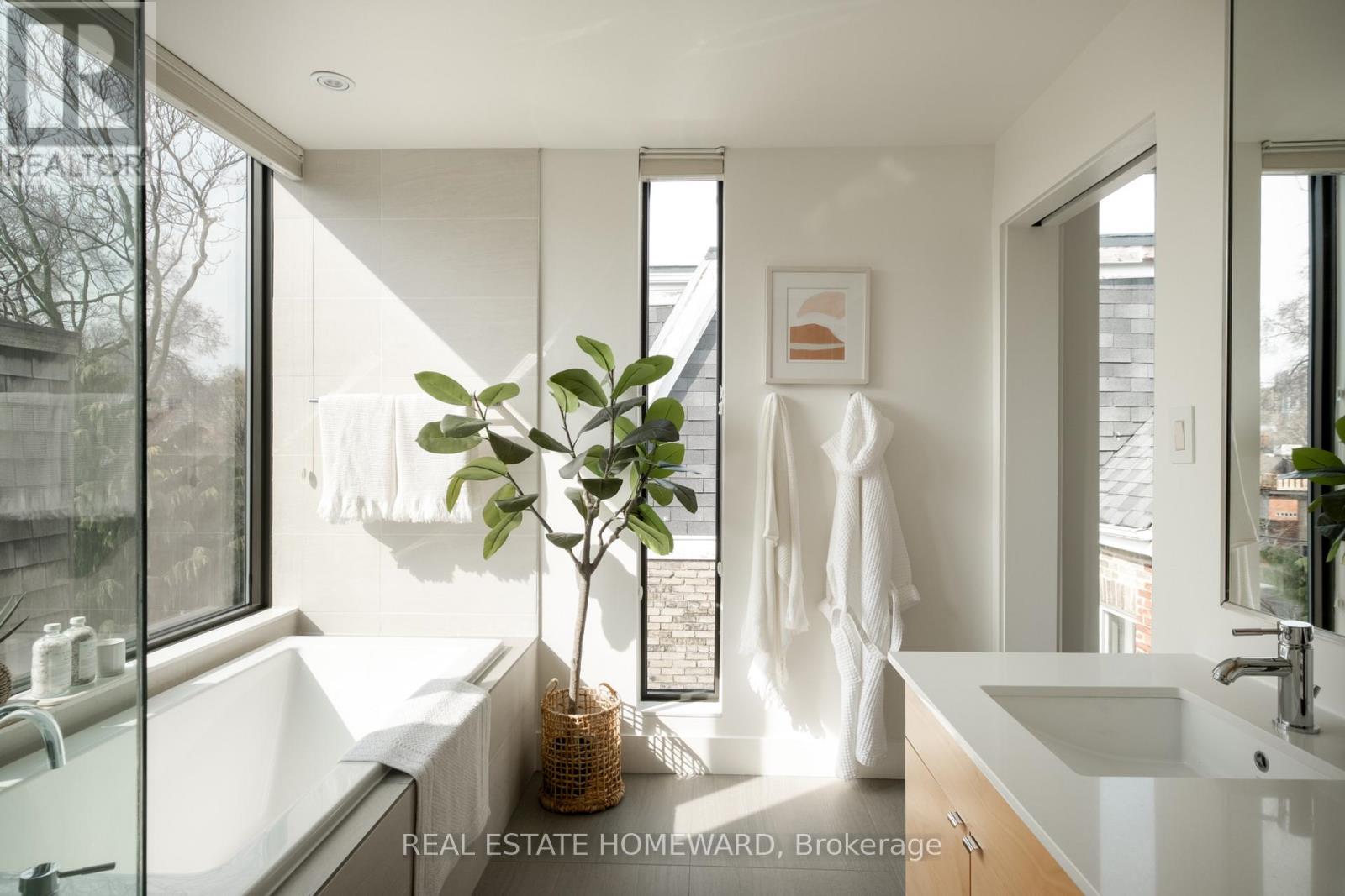 31 Riverdale Avenue, Toronto, Ontario  M4K 1C2 - Photo 25 - E12940530