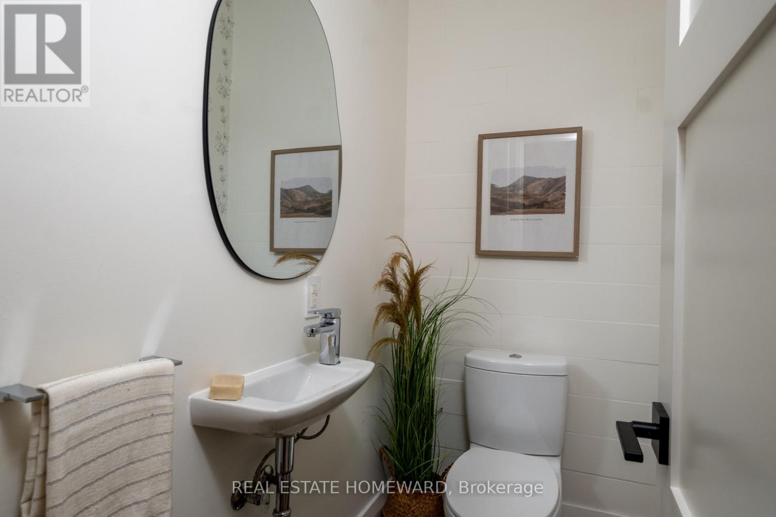 31 Riverdale Avenue, Toronto, Ontario  M4K 1C2 - Photo 9 - E12940530