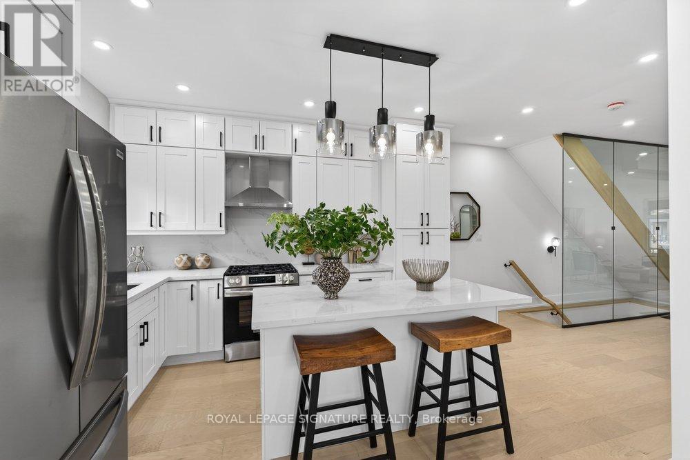 290 Chisholm Avenue, Toronto, Ontario  M4C 4W7 - Photo 16 - E12940538