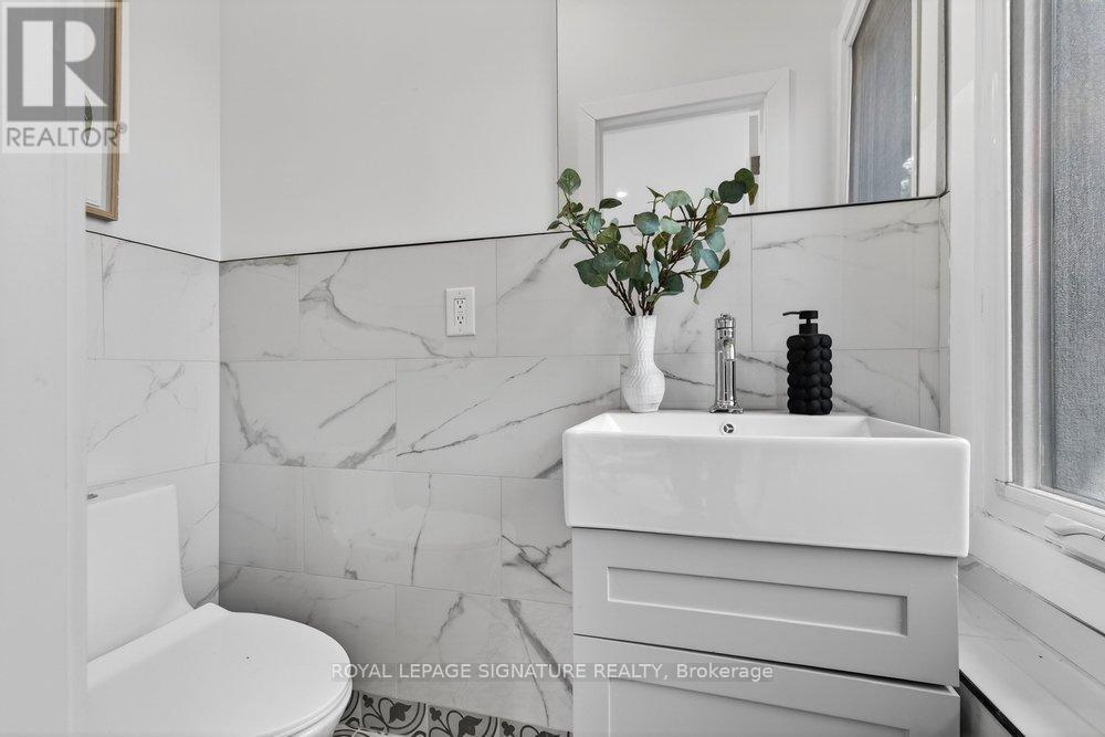 290 Chisholm Avenue, Toronto, Ontario  M4C 4W7 - Photo 21 - E12940538