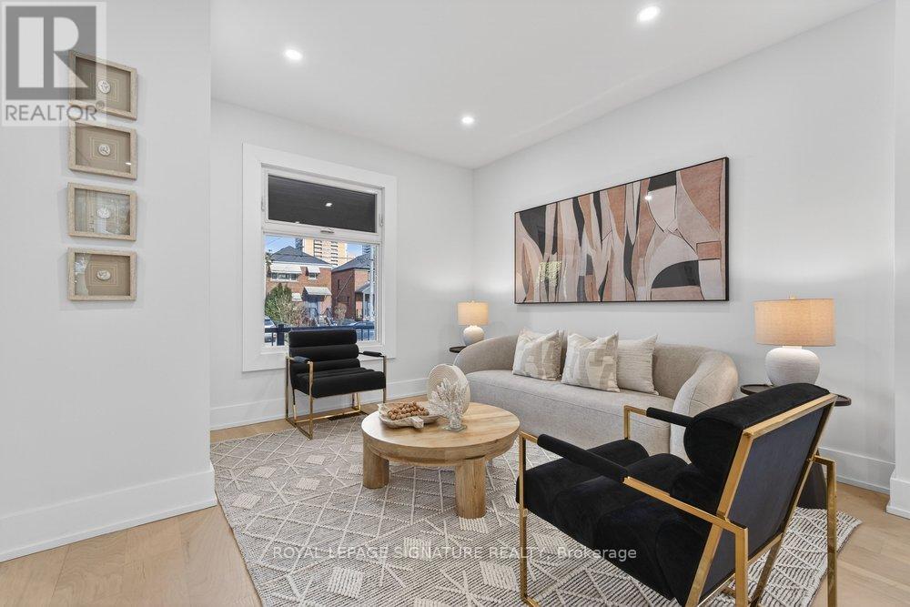 290 Chisholm Avenue, Toronto, Ontario  M4C 4W7 - Photo 8 - E12940538