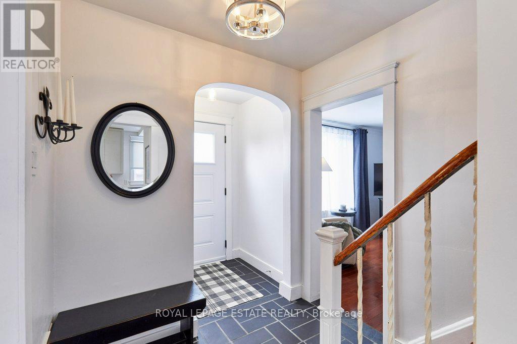 15 Squires Avenue, Toronto, Ontario  M4B 2R2 - Photo 4 - E12940550