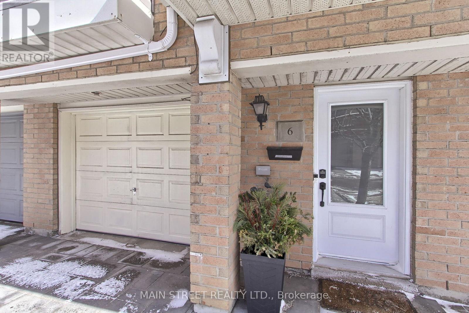 6 Archibald Mews, Toronto, Ontario  M1P 0A4 - Photo 2 - E12940552