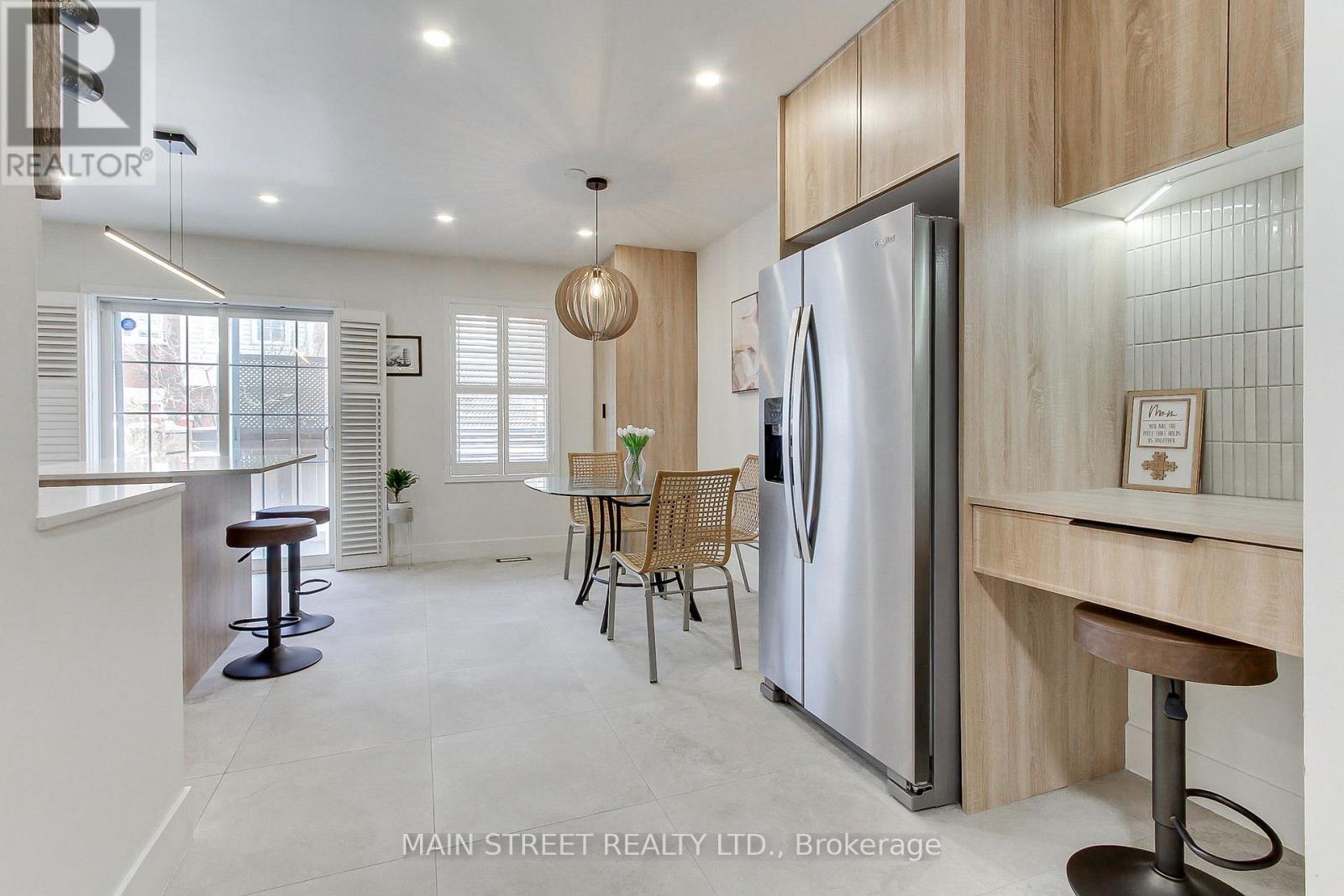 6 Archibald Mews, Toronto, Ontario  M1P 0A4 - Photo 4 - E12940552