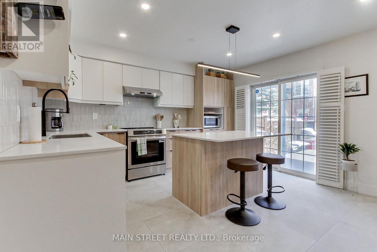 6 Archibald Mews, Toronto, Ontario  M1P 0A4 - Photo 5 - E12940552