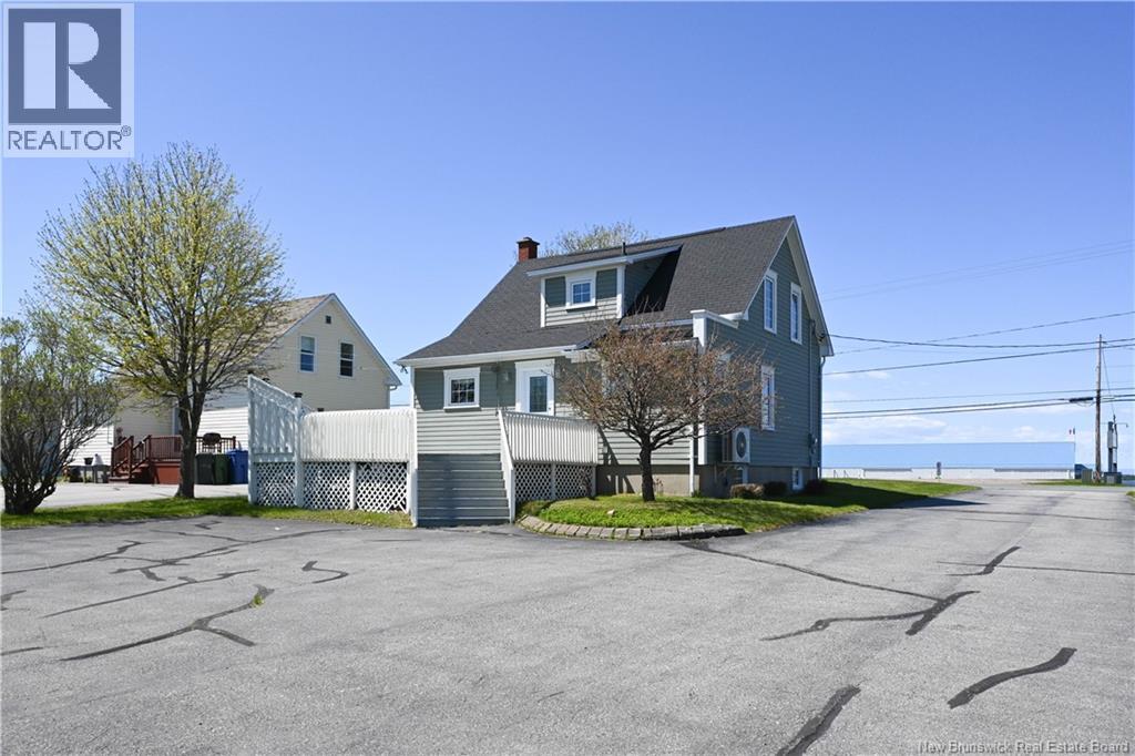 336 Saint-Pierre E. Boulevard, Caraquet, New Brunswick  E1W 1B4 - Photo 3 - NB136238