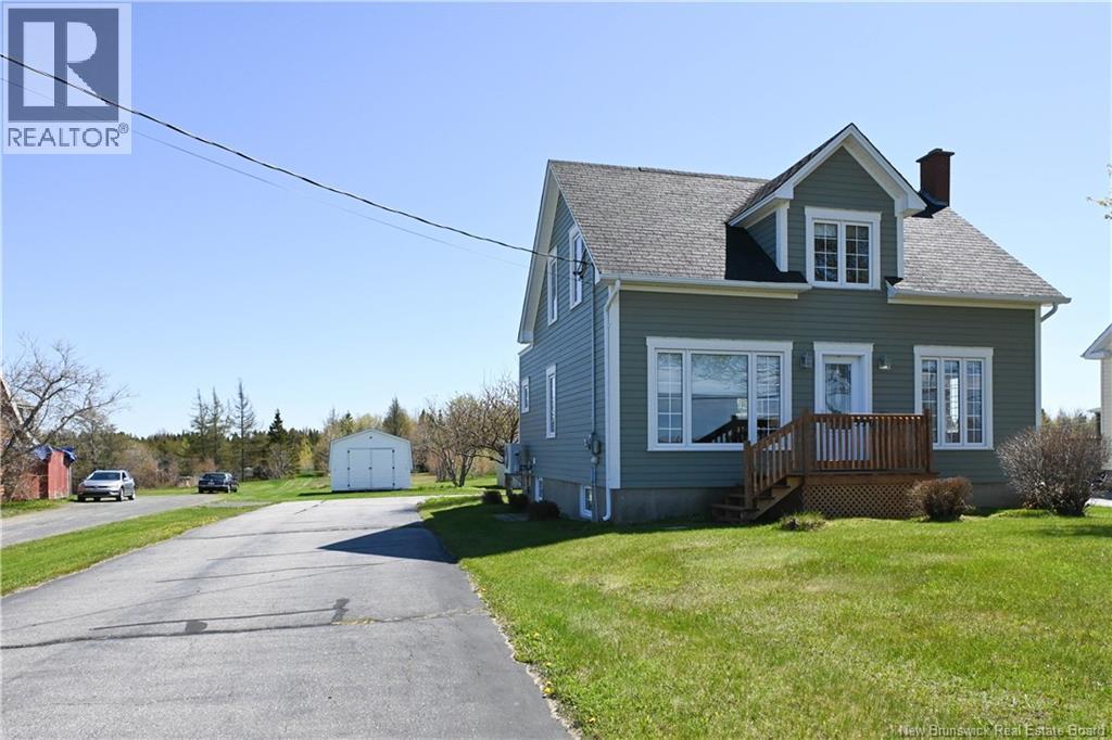 336 Saint-Pierre E. Boulevard, Caraquet, New Brunswick  E1W 1B4 - Photo 2 - NB136238
