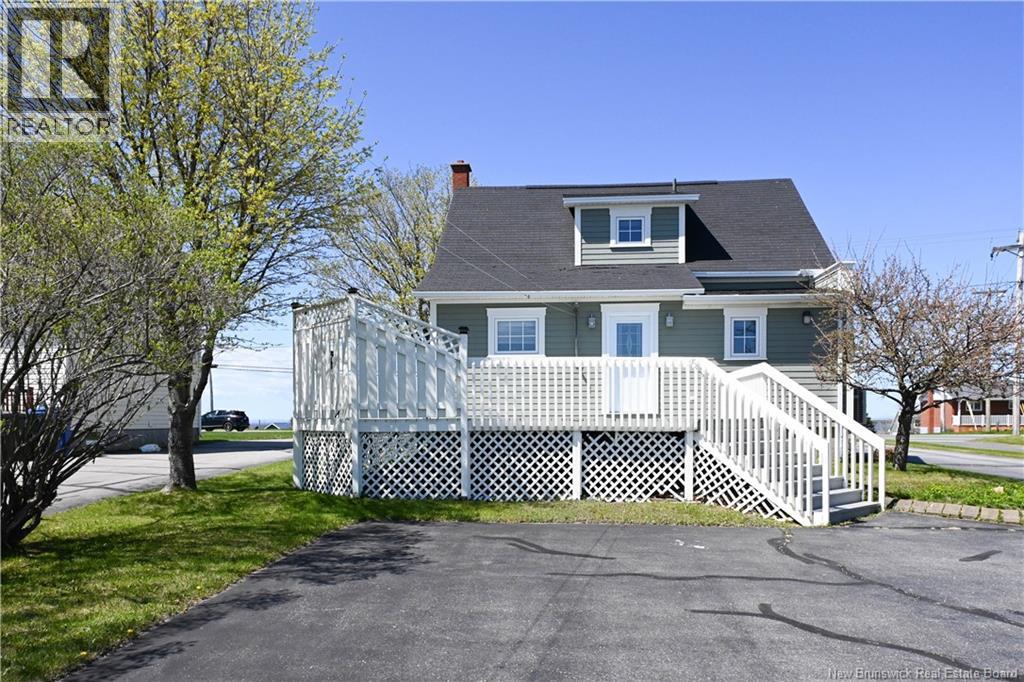 336 Saint-Pierre E. Boulevard, Caraquet, New Brunswick  E1W 1B4 - Photo 4 - NB136238