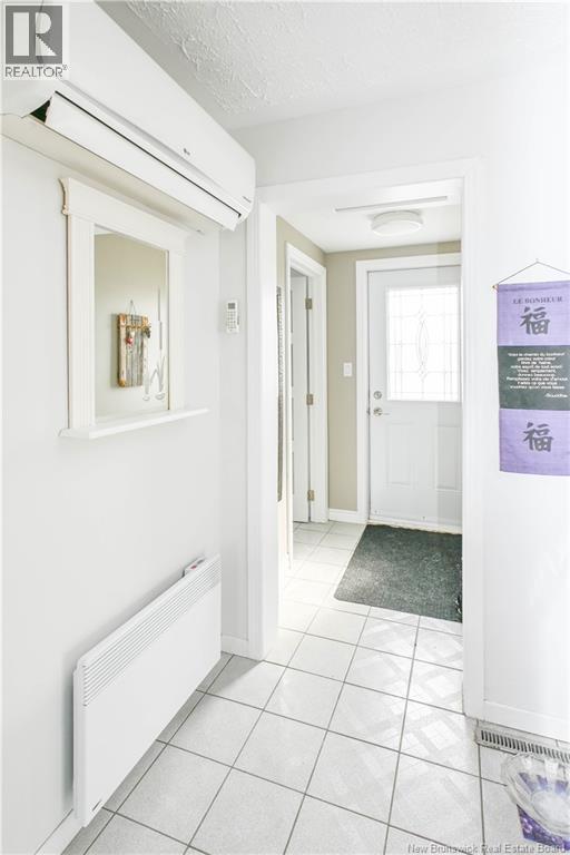 336 Saint-Pierre E. Boulevard, Caraquet, New Brunswick  E1W 1B4 - Photo 6 - NB136238