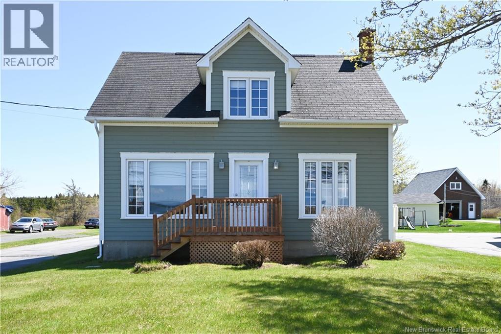 336 Saint-Pierre E. Boulevard, Caraquet, New Brunswick  E1W 1B4 - Photo 1 - NB136238