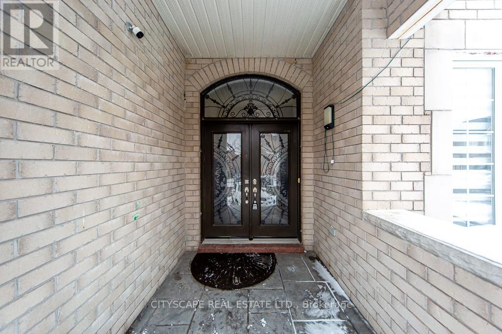 136 Manley Avenue, Whitchurch-Stouffville, Ontario  L4A 0C5 - Photo 3 - N12940594