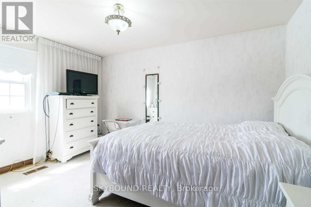 Upper - 7 Mackay Street N, Brampton, Ontario  L6S 2Z9 - Photo 10 - W12603930