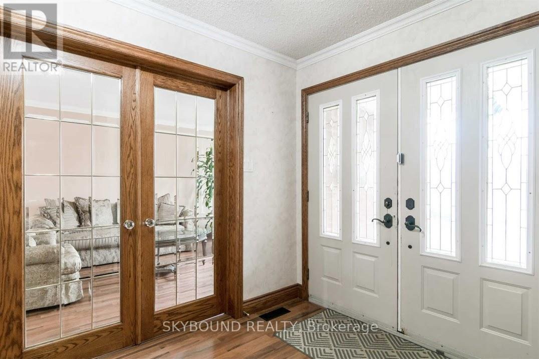 Upper - 7 Mackay Street N, Brampton, Ontario  L6S 2Z9 - Photo 2 - W12603930