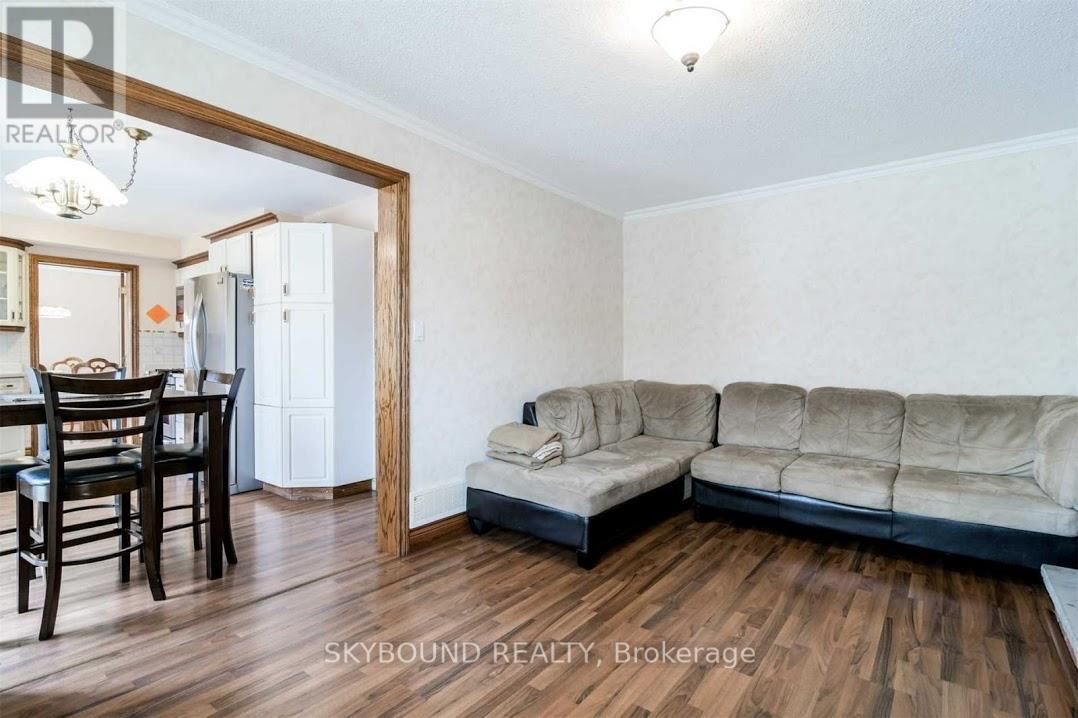 Upper - 7 Mackay Street N, Brampton, Ontario  L6S 2Z9 - Photo 5 - W12603930