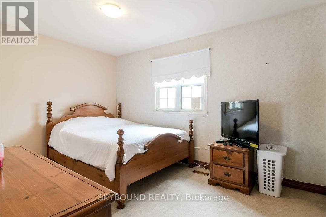 Upper - 7 Mackay Street N, Brampton, Ontario  L6S 2Z9 - Photo 8 - W12603930