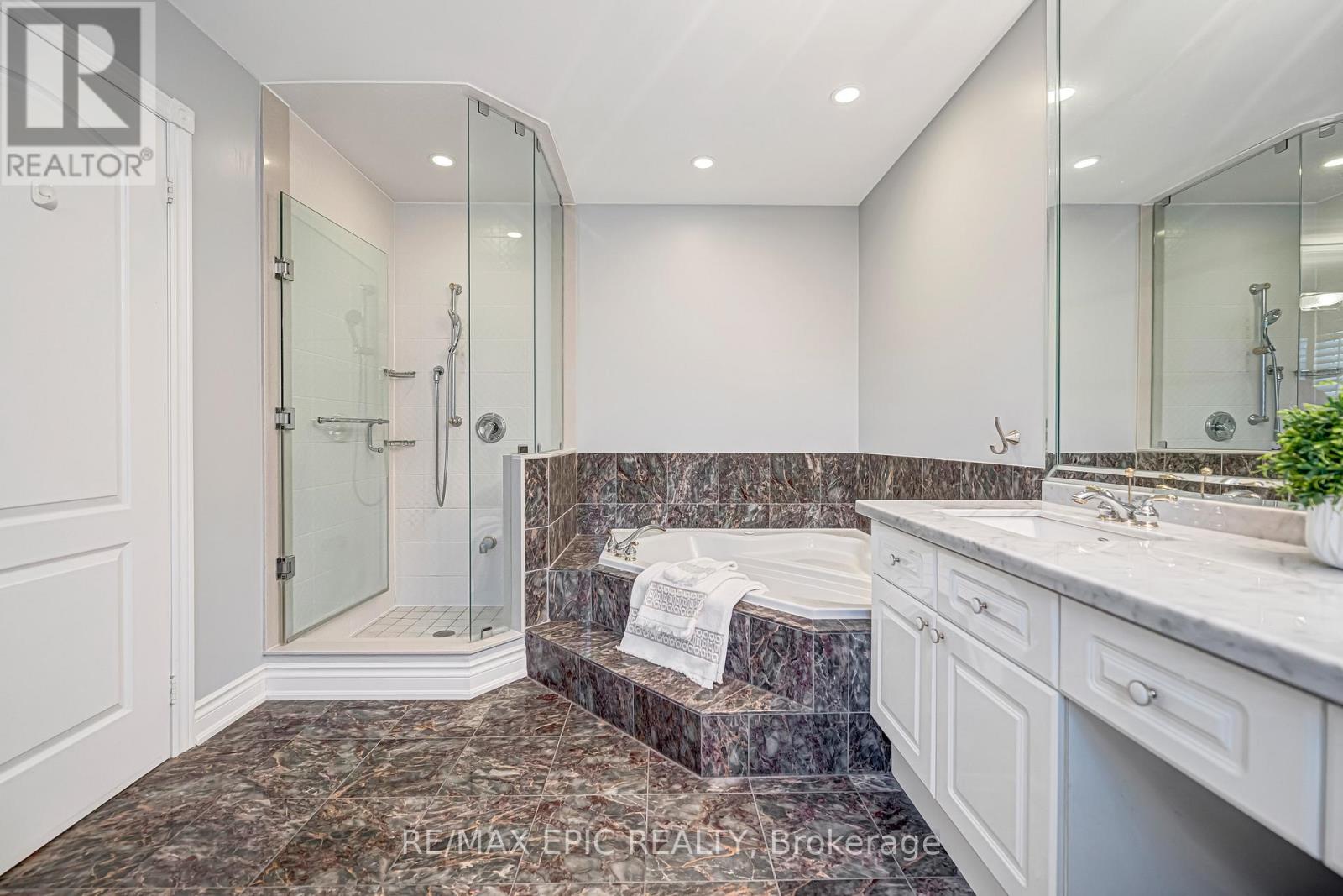 11 Palace Court, Richmond Hill, Ontario  L4B 4C3 - Photo 30 - N12938800