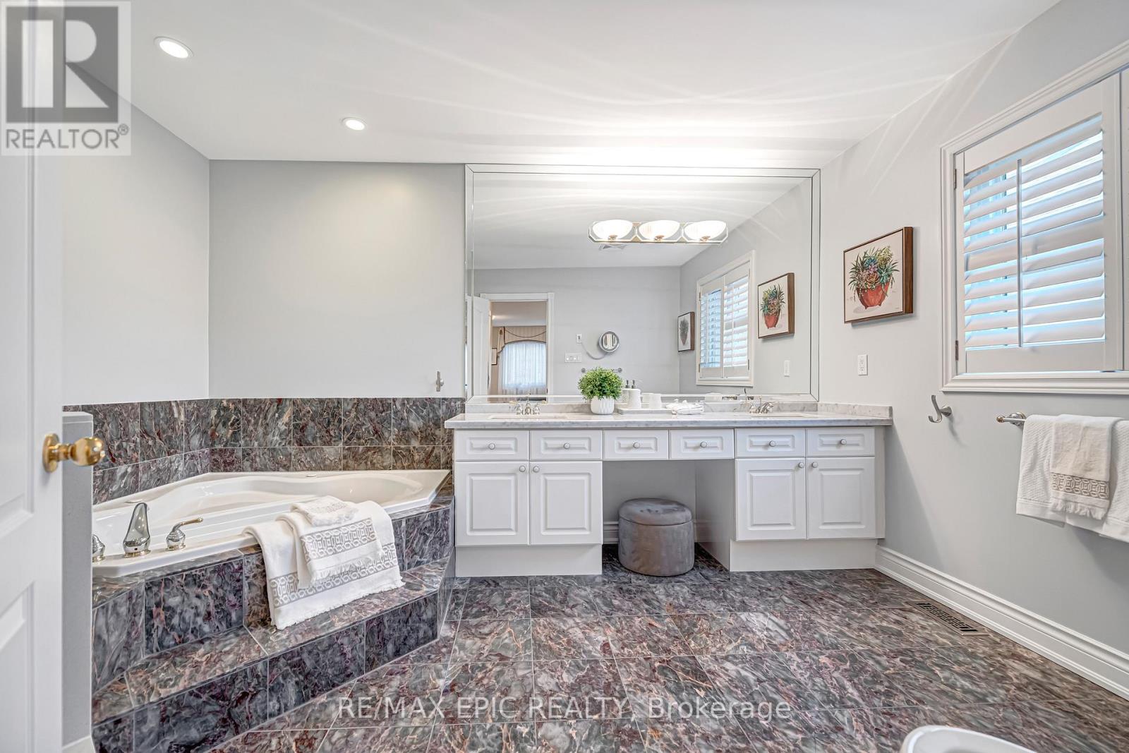 11 Palace Court, Richmond Hill, Ontario  L4B 4C3 - Photo 29 - N12938800