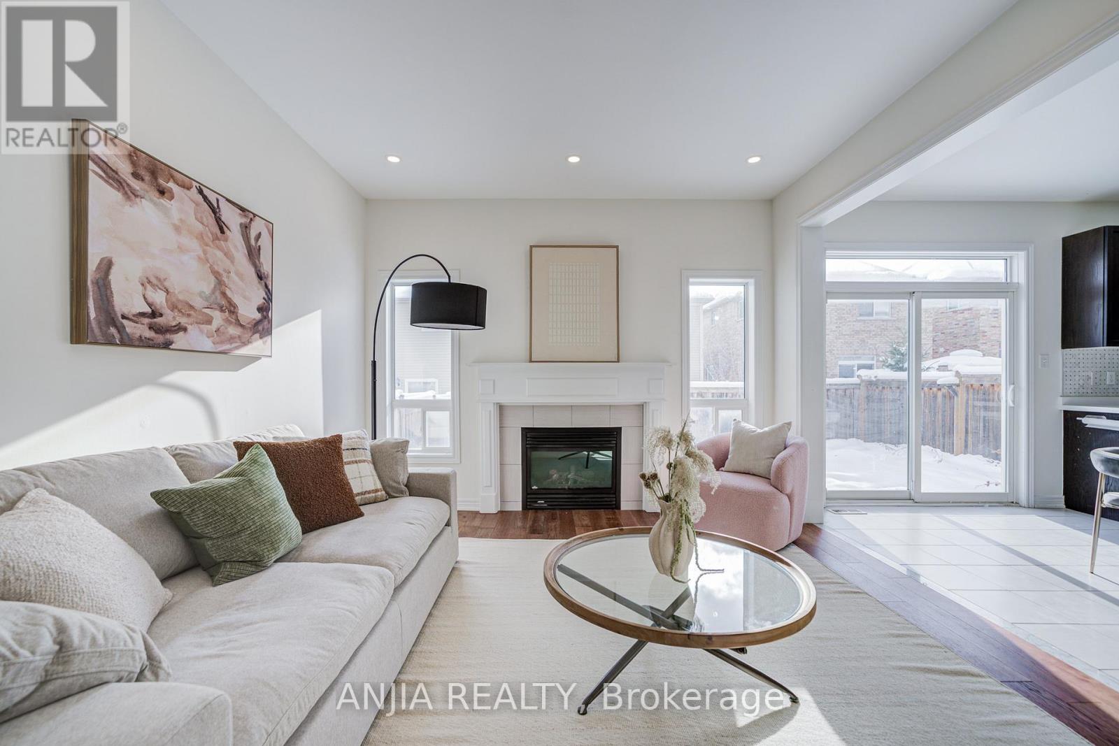 23 GREY WING AVENUE, Georgina, Ontario