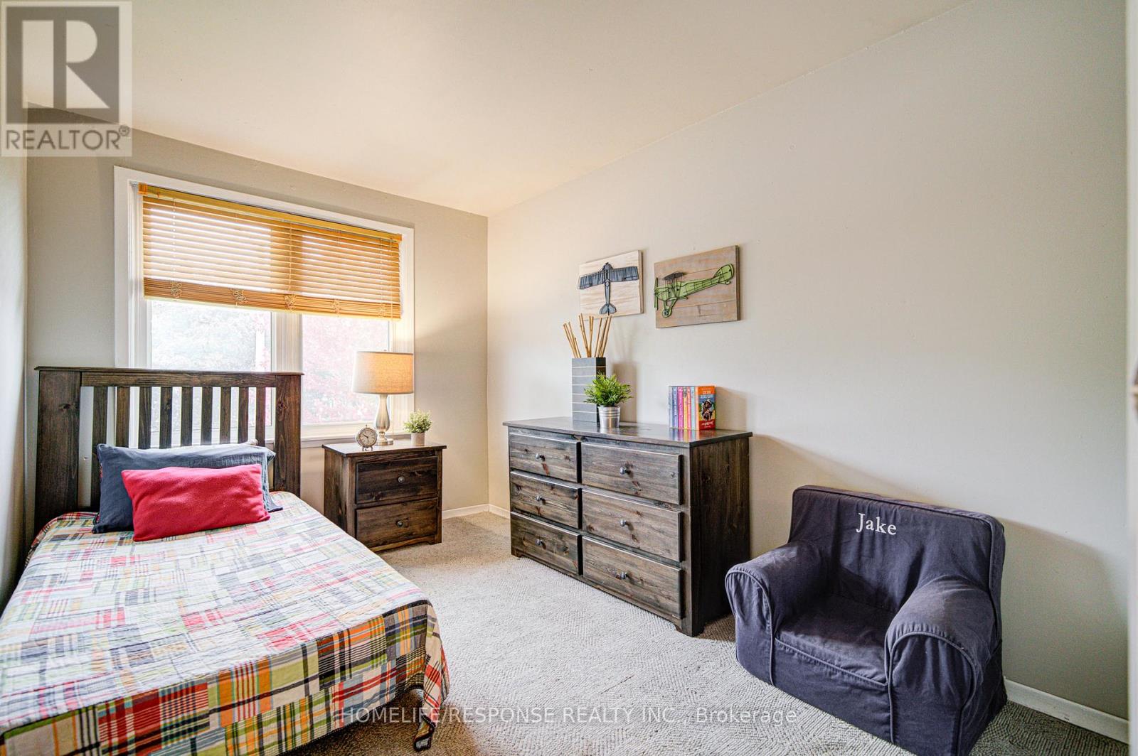 33 Groveland Crescent, Brampton, Ontario  L6S 1L1 - Photo 16 - W12936458