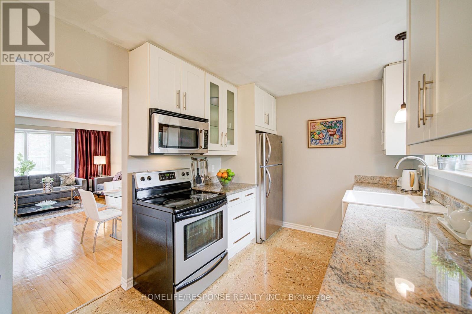 33 Groveland Crescent, Brampton, Ontario  L6S 1L1 - Photo 12 - W12936458