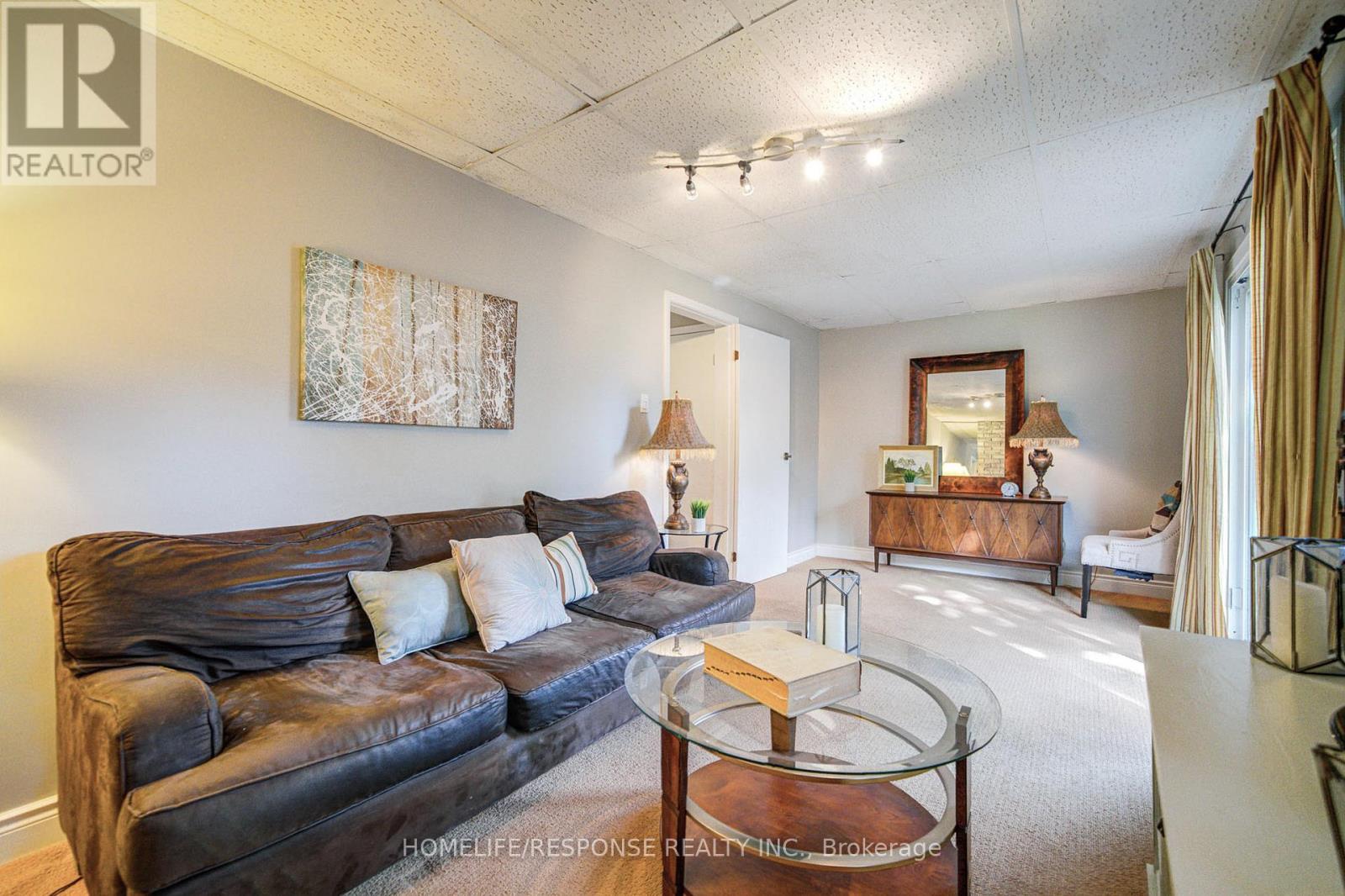 33 Groveland Crescent, Brampton, Ontario  L6S 1L1 - Photo 27 - W12936458