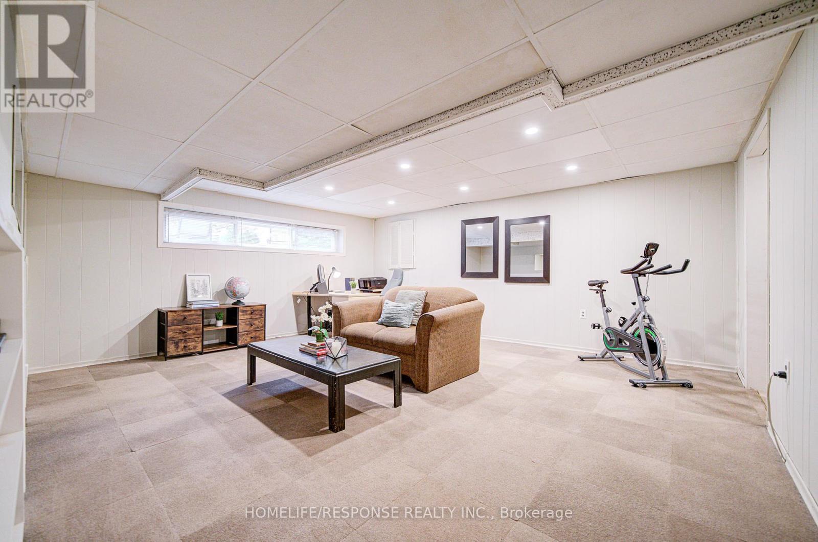 33 Groveland Crescent, Brampton, Ontario  L6S 1L1 - Photo 29 - W12936458