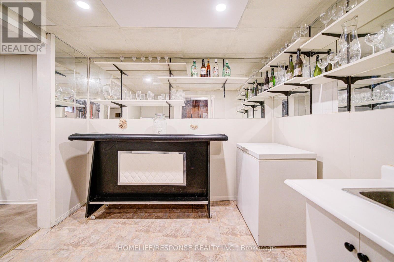 33 Groveland Crescent, Brampton, Ontario  L6S 1L1 - Photo 32 - W12936458