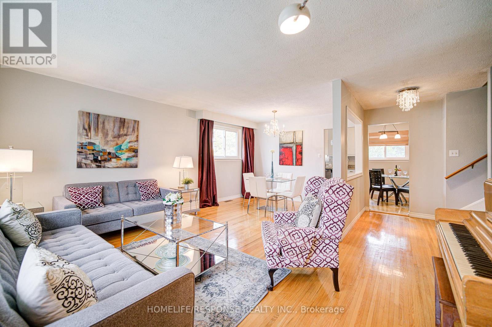 33 Groveland Crescent, Brampton, Ontario  L6S 1L1 - Photo 6 - W12936458