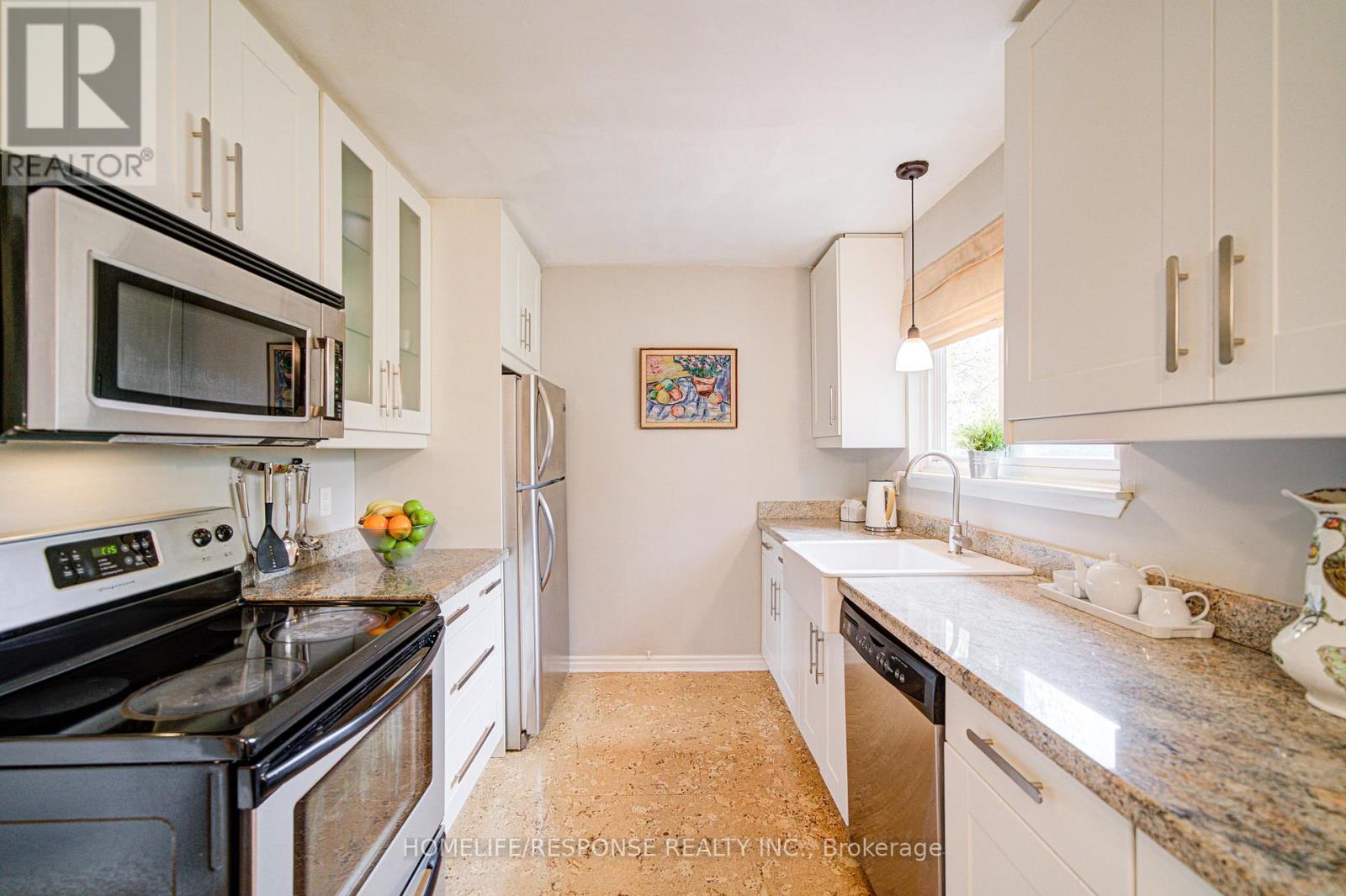 33 Groveland Crescent, Brampton, Ontario  L6S 1L1 - Photo 13 - W12936458