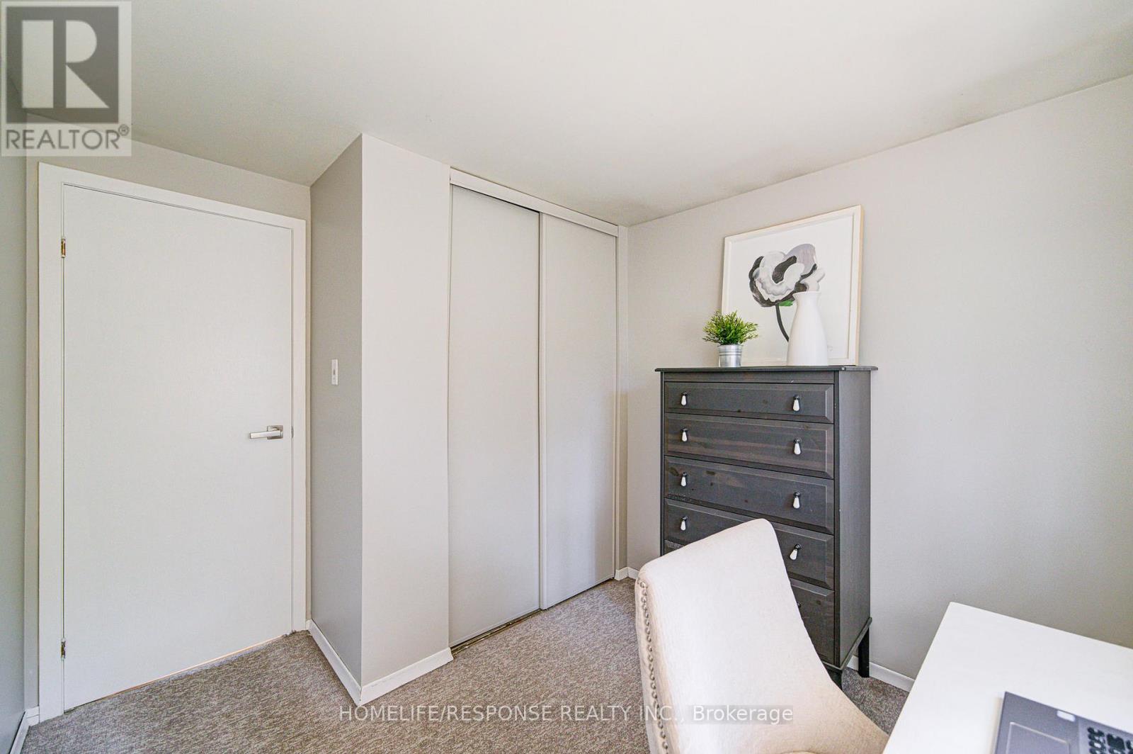 33 Groveland Crescent, Brampton, Ontario  L6S 1L1 - Photo 24 - W12936458