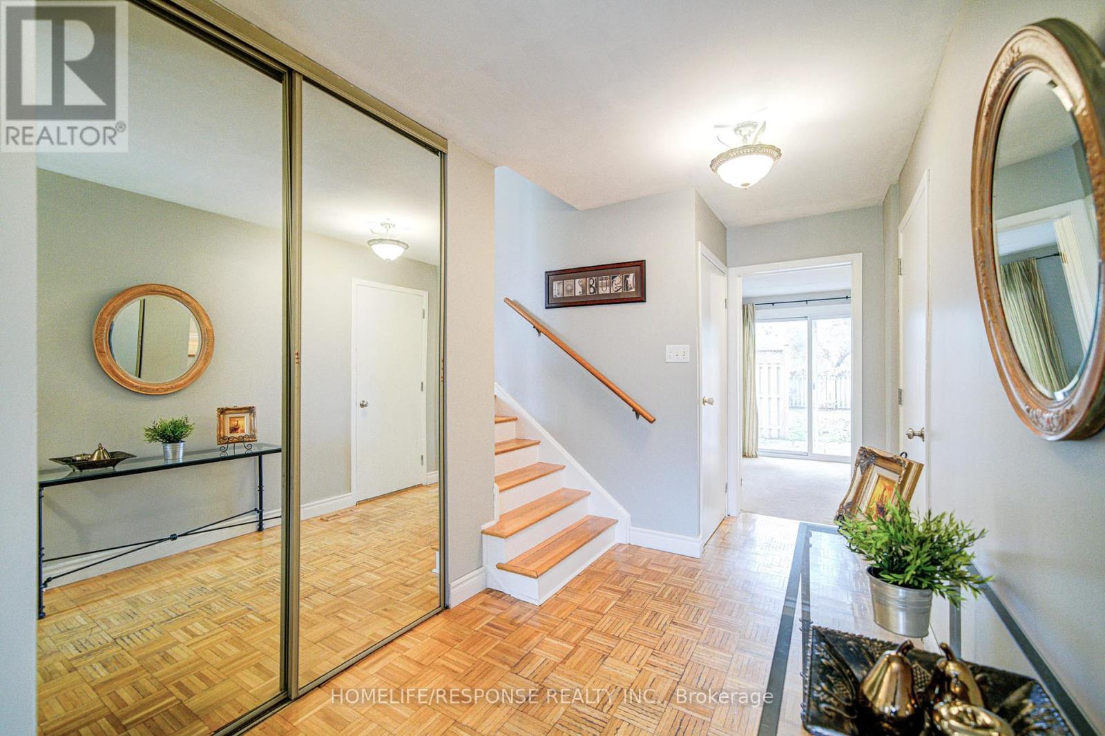 33 Groveland Crescent, Brampton, Ontario  L6S 1L1 - Photo 3 - W12936458