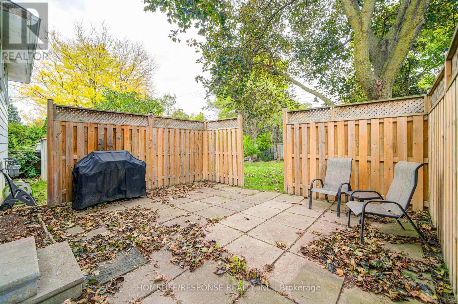 33 Groveland Crescent, Brampton, Ontario  L6S 1L1 - Photo 33 - W12936458