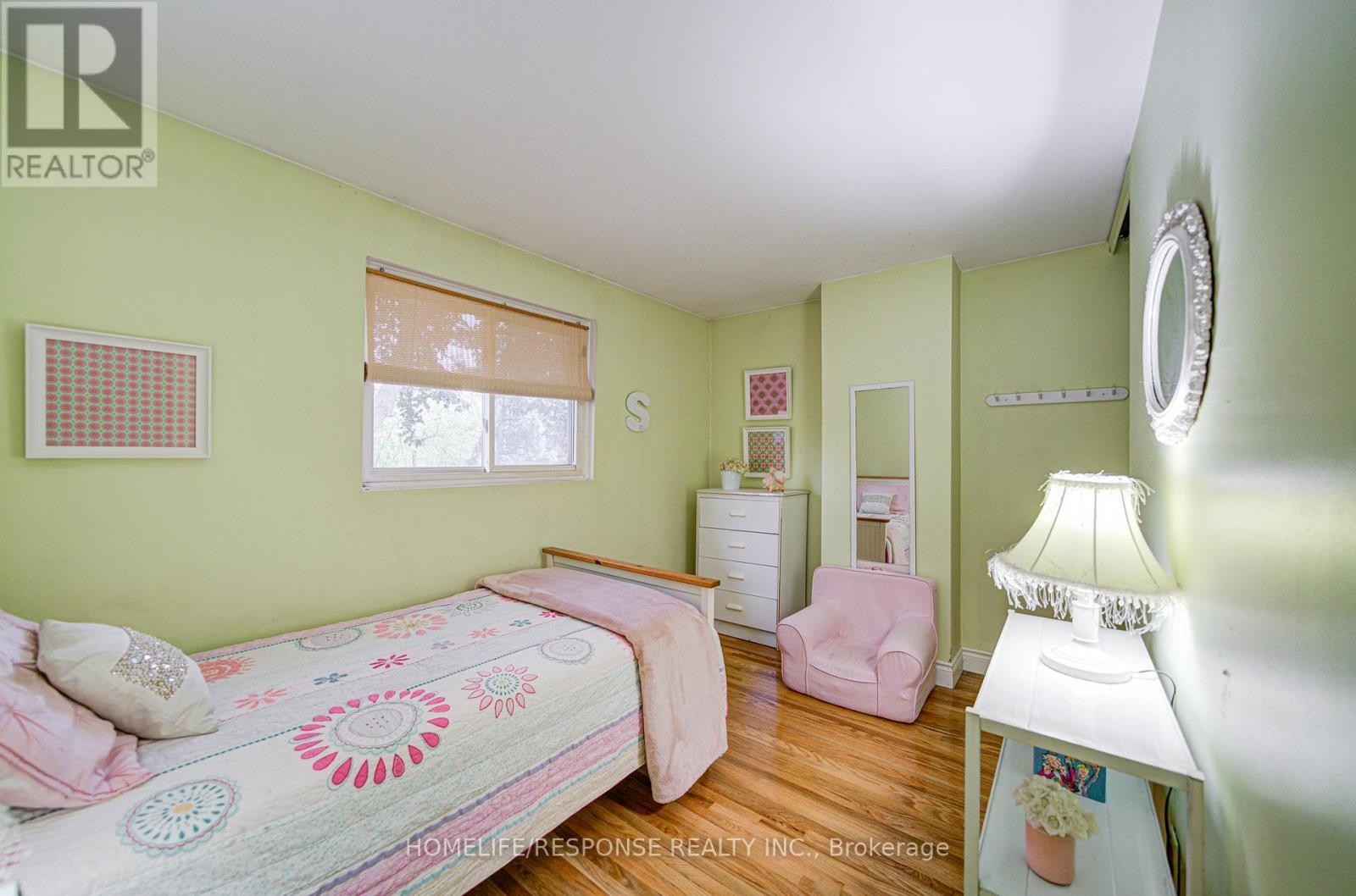 33 Groveland Crescent, Brampton, Ontario  L6S 1L1 - Photo 21 - W12936458