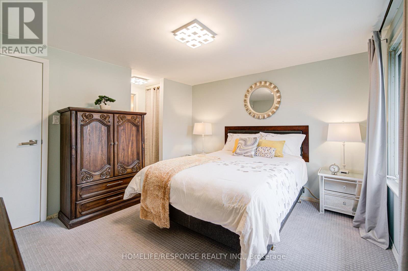 33 Groveland Crescent, Brampton, Ontario  L6S 1L1 - Photo 18 - W12936458