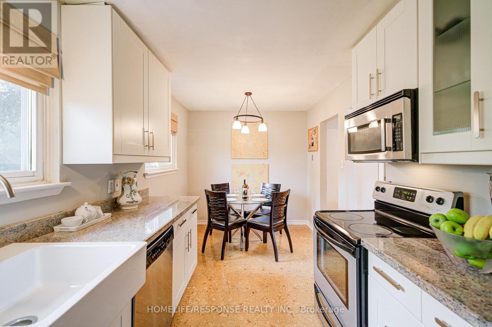 33 Groveland Crescent, Brampton, Ontario  L6S 1L1 - Photo 15 - W12936458