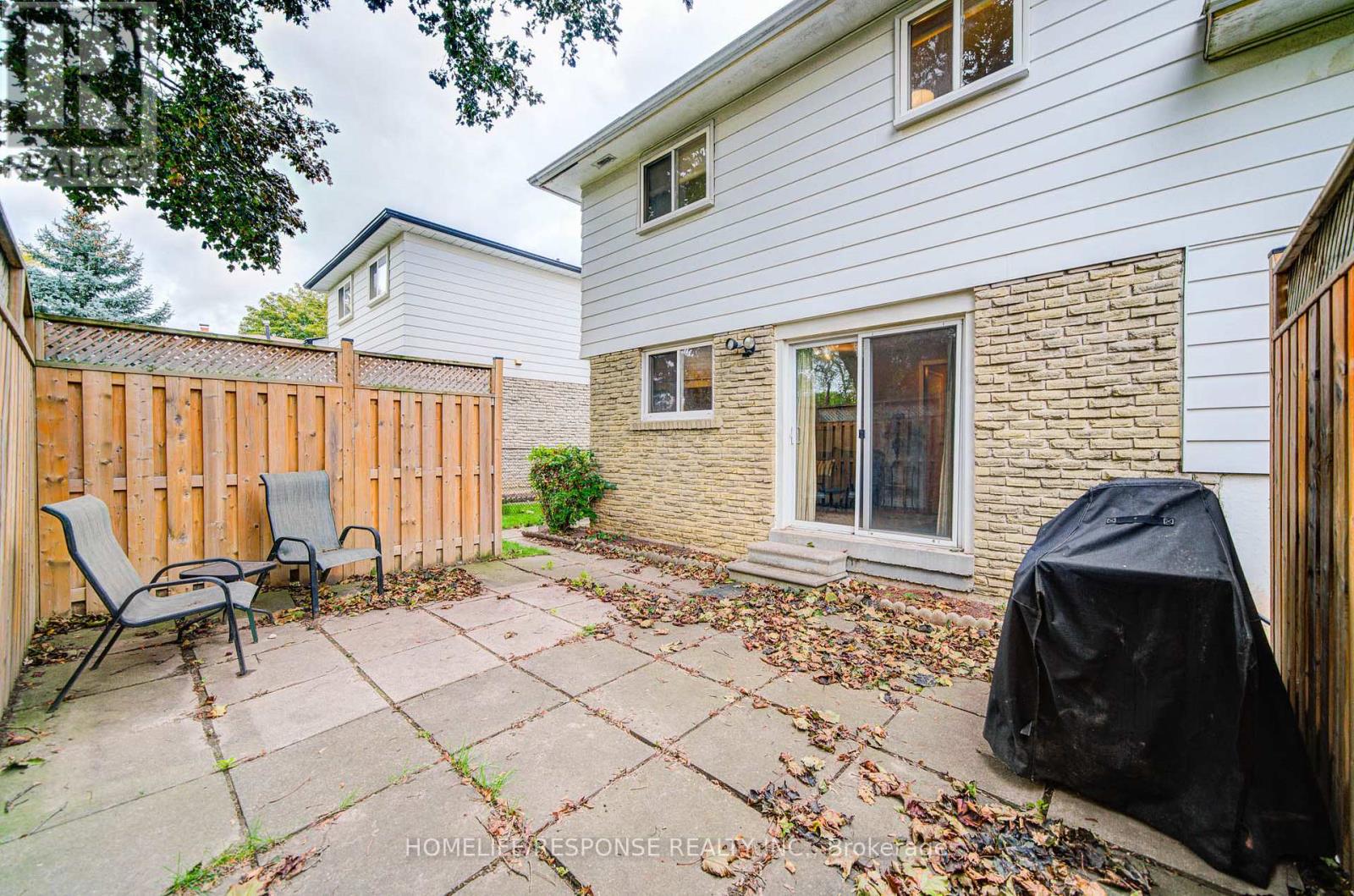 33 Groveland Crescent, Brampton, Ontario  L6S 1L1 - Photo 34 - W12936458