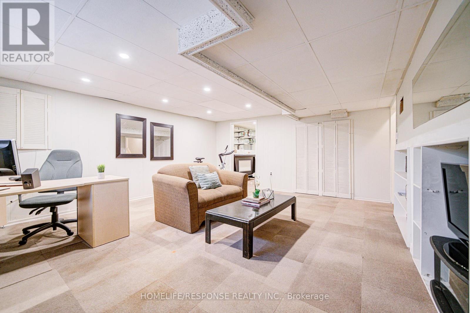 33 Groveland Crescent, Brampton, Ontario  L6S 1L1 - Photo 30 - W12936458