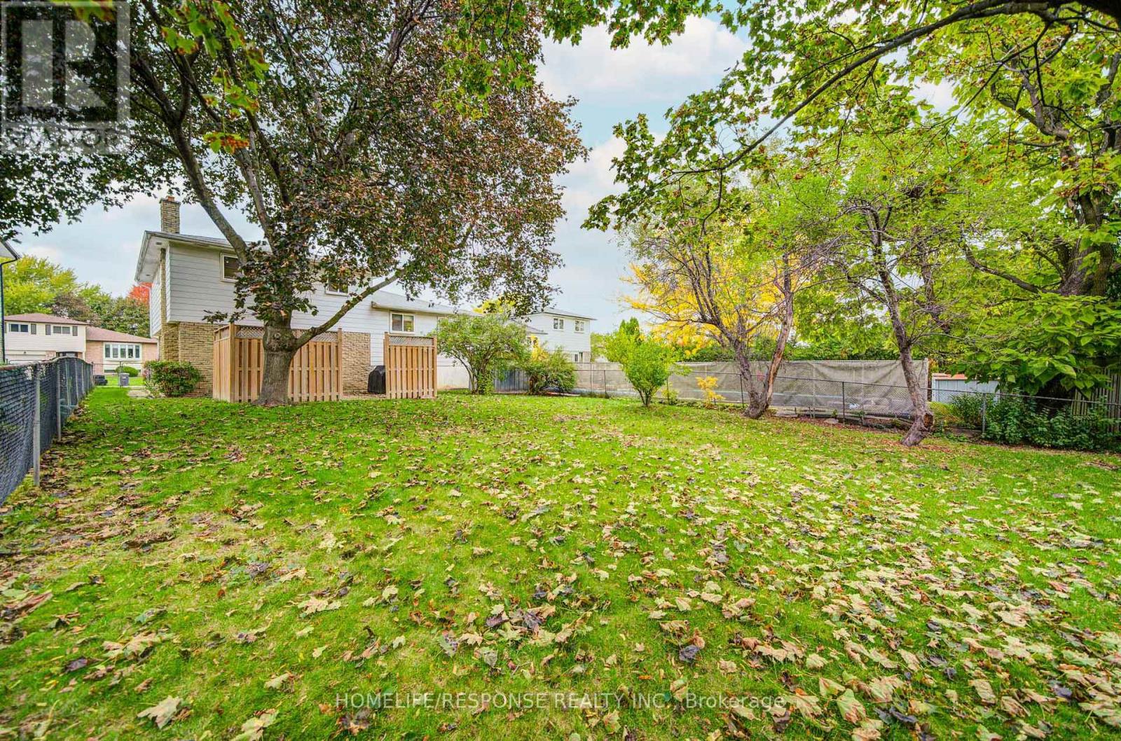 33 Groveland Crescent, Brampton, Ontario  L6S 1L1 - Photo 35 - W12936458