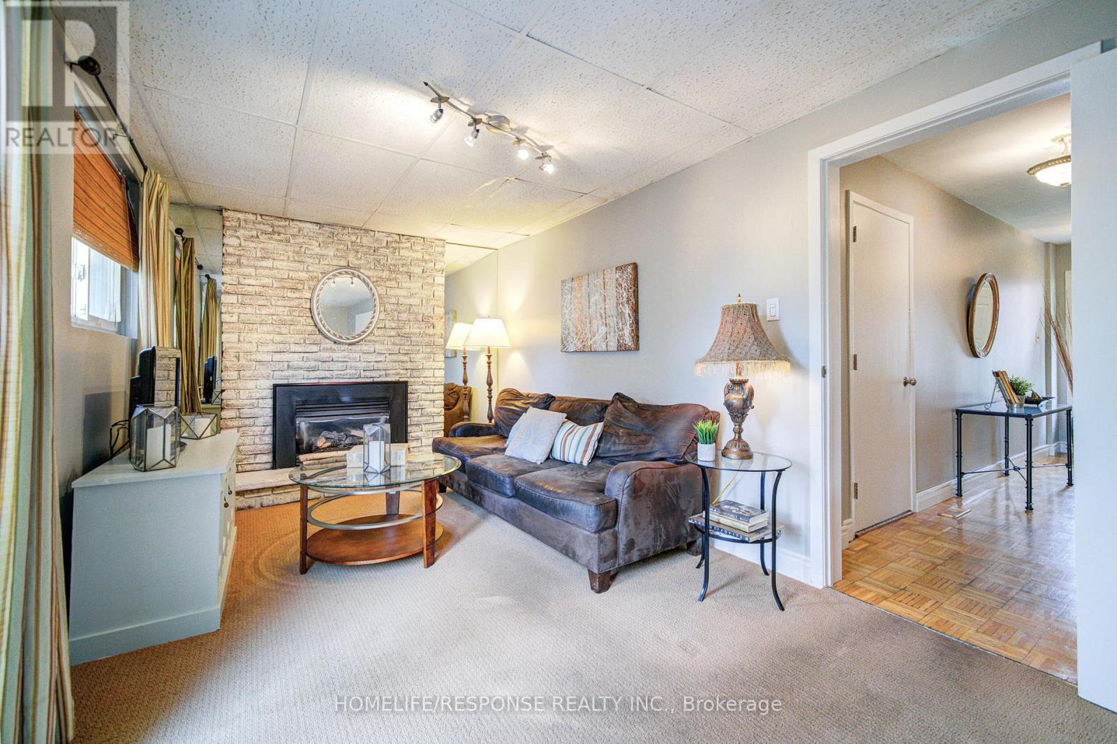 33 Groveland Crescent, Brampton, Ontario  L6S 1L1 - Photo 26 - W12936458