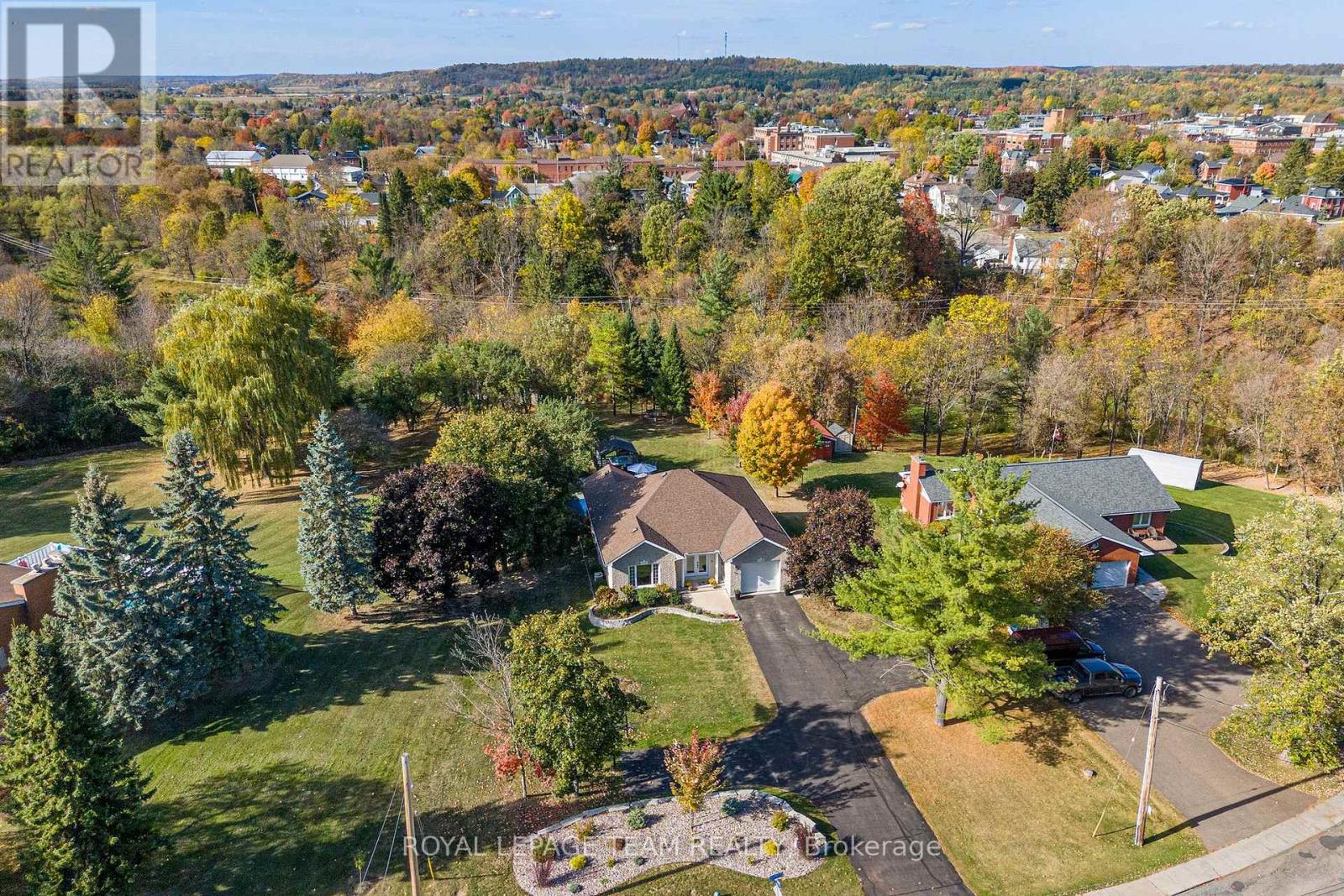 230 OPEONGO ROAD, Renfrew, Ontario