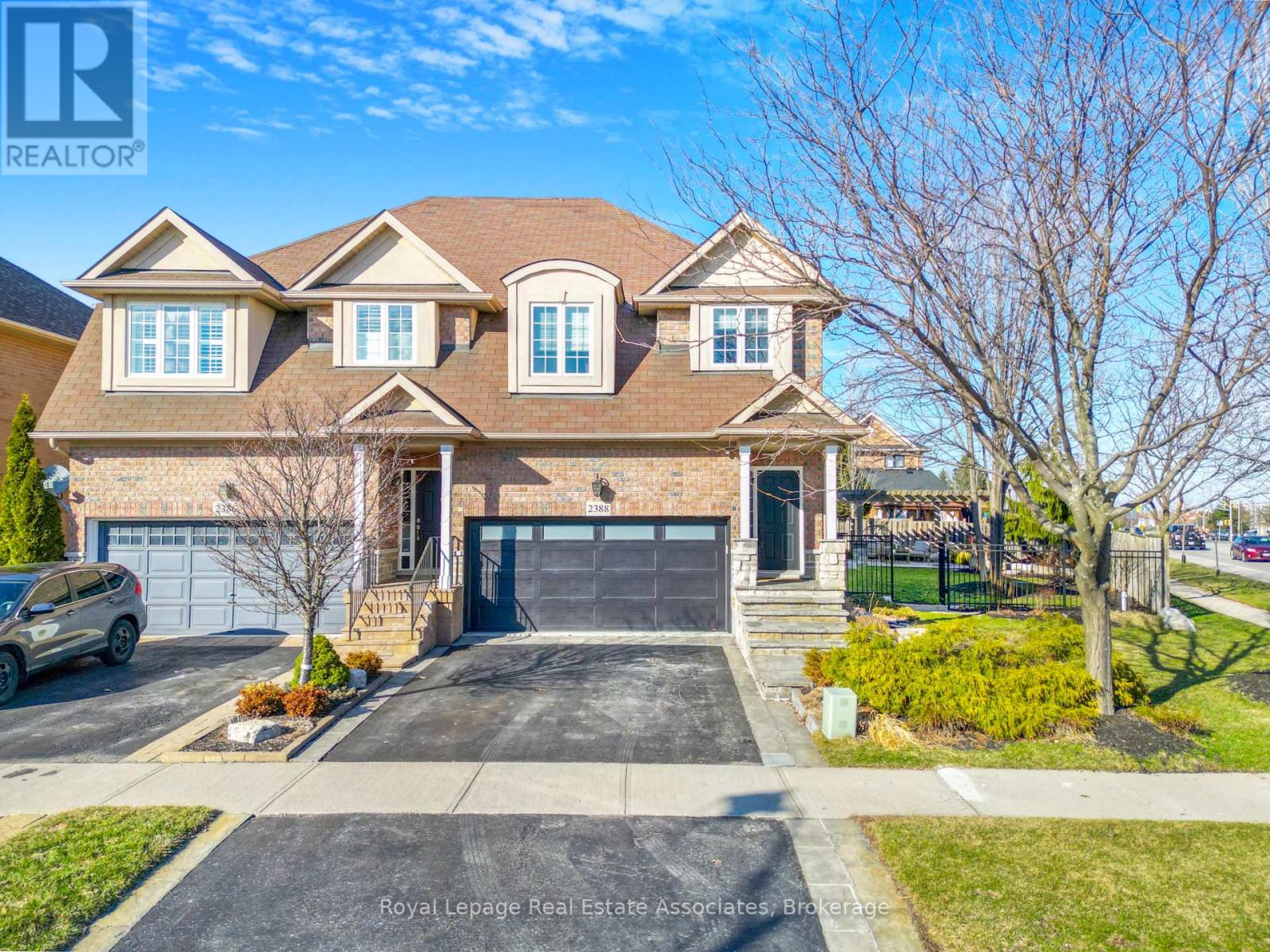 2388 STONE GLEN CRESCENT, Oakville, Ontario